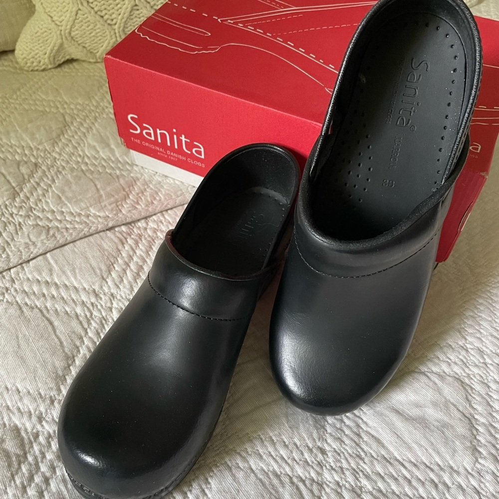 Sanita Professional Cabrio Black size 38 NARROW ***NEW with box***